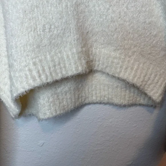 Vici Lost Without You Fuzzy Cropped Sweater With Balloon Sleeves Size X-Small - Picture 4 of 6